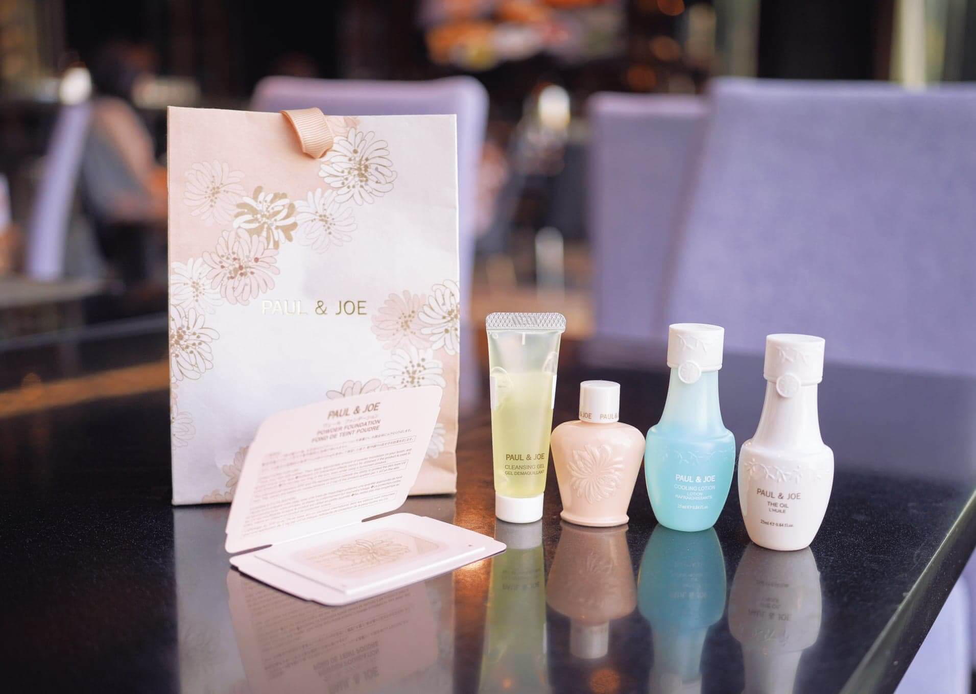 不少女生是PAUL & JOE鐵粉,下午茶將附近美肌旅行裝呢!