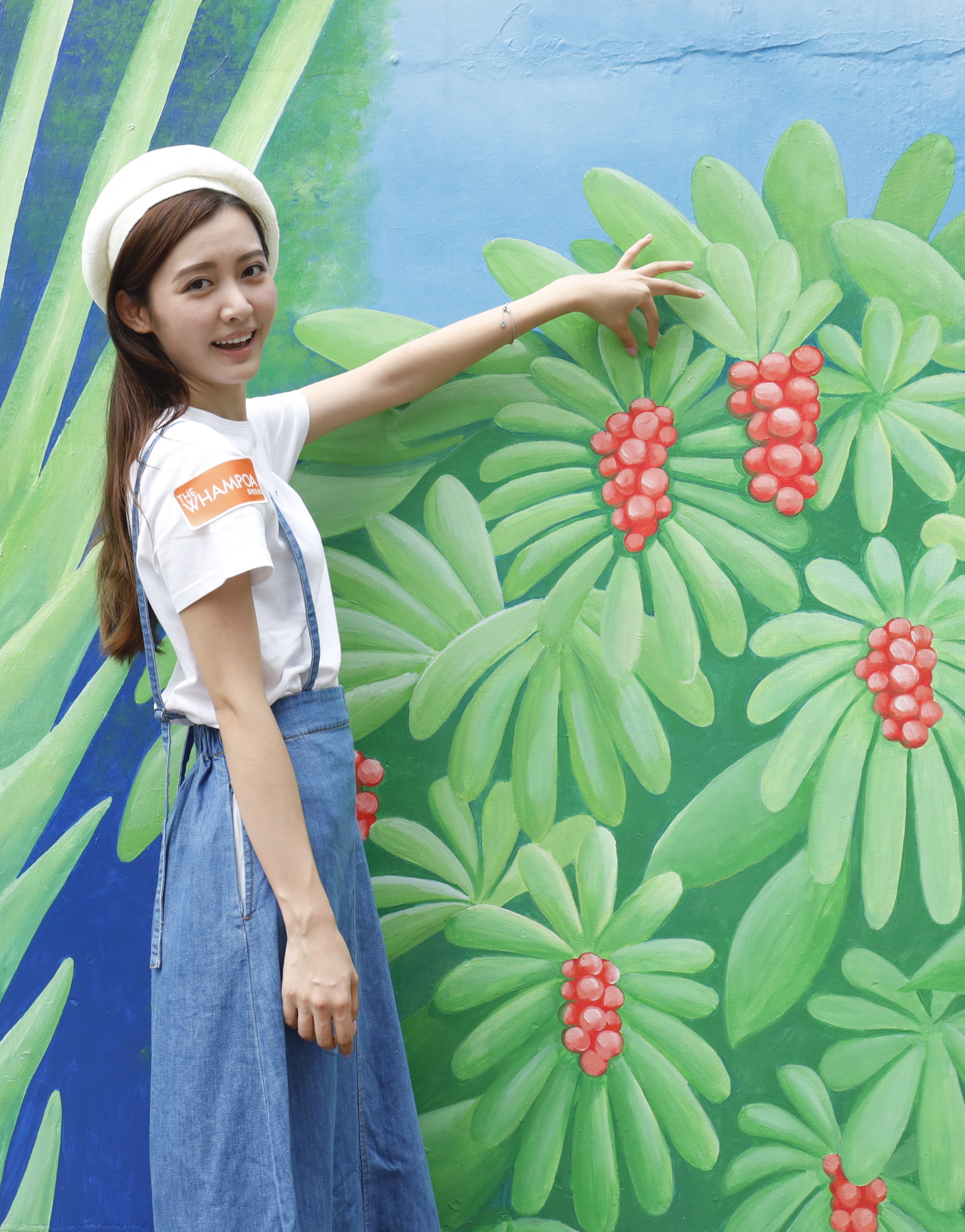 壁畫畫功細膩,令人好像置身熱帶植林。