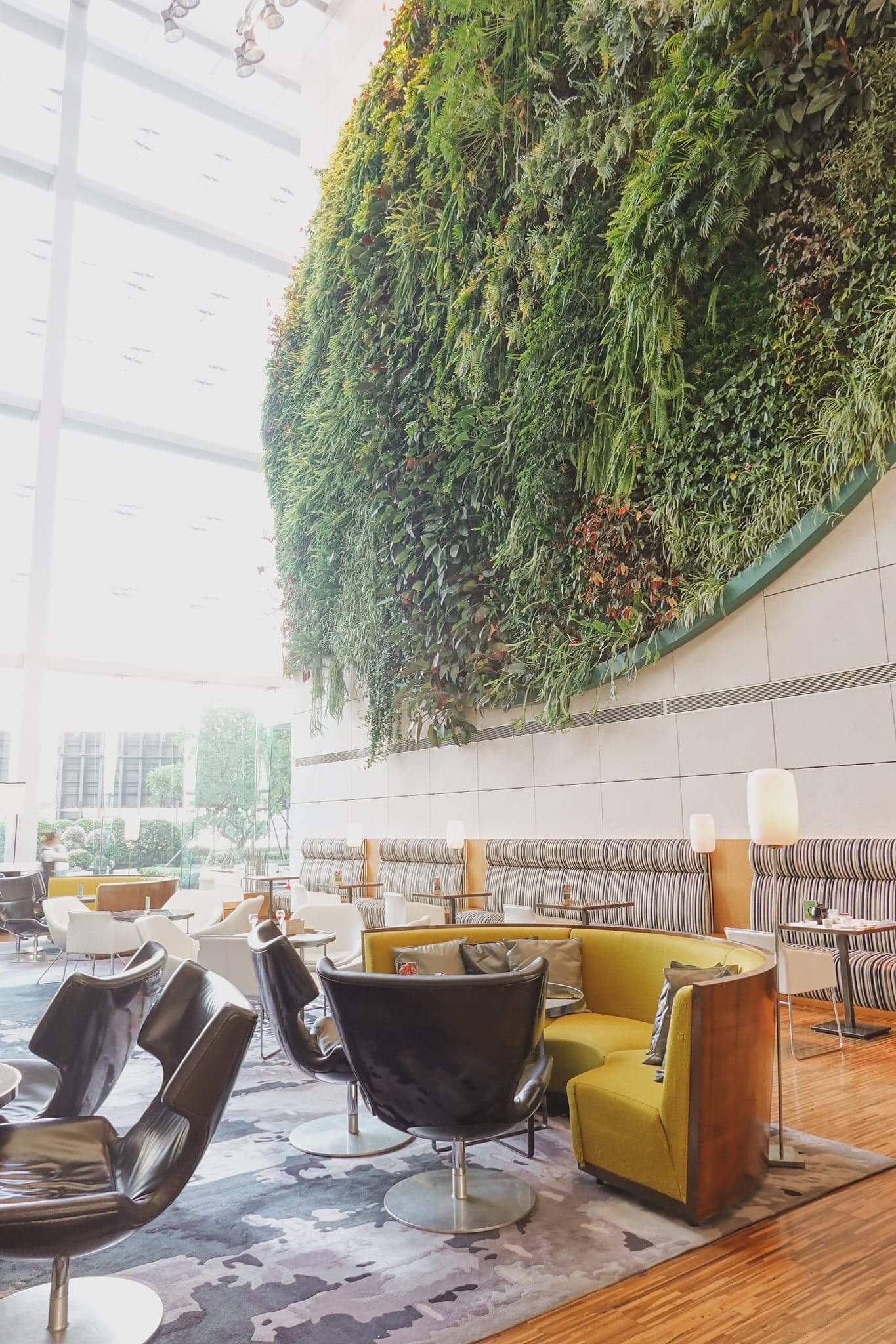 GREEN擁有亞洲最大室內垂直花園，環境充滿綠意。