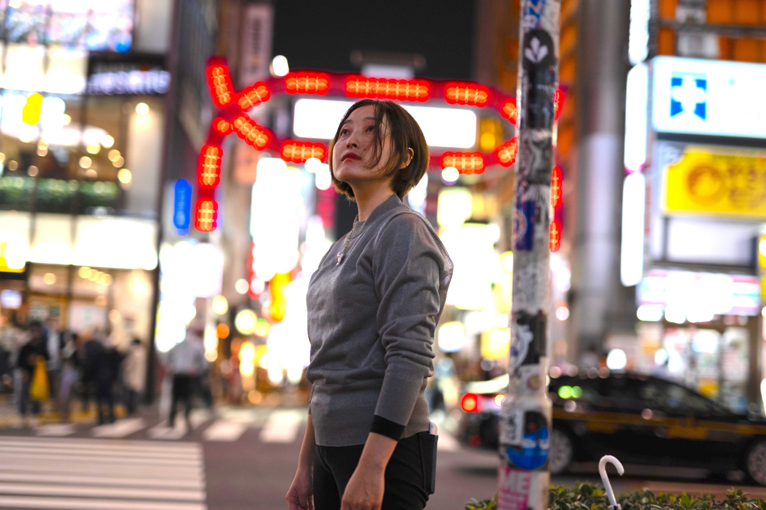 自大學時期,大村雪乃已開始創作圓點貼紙畫。