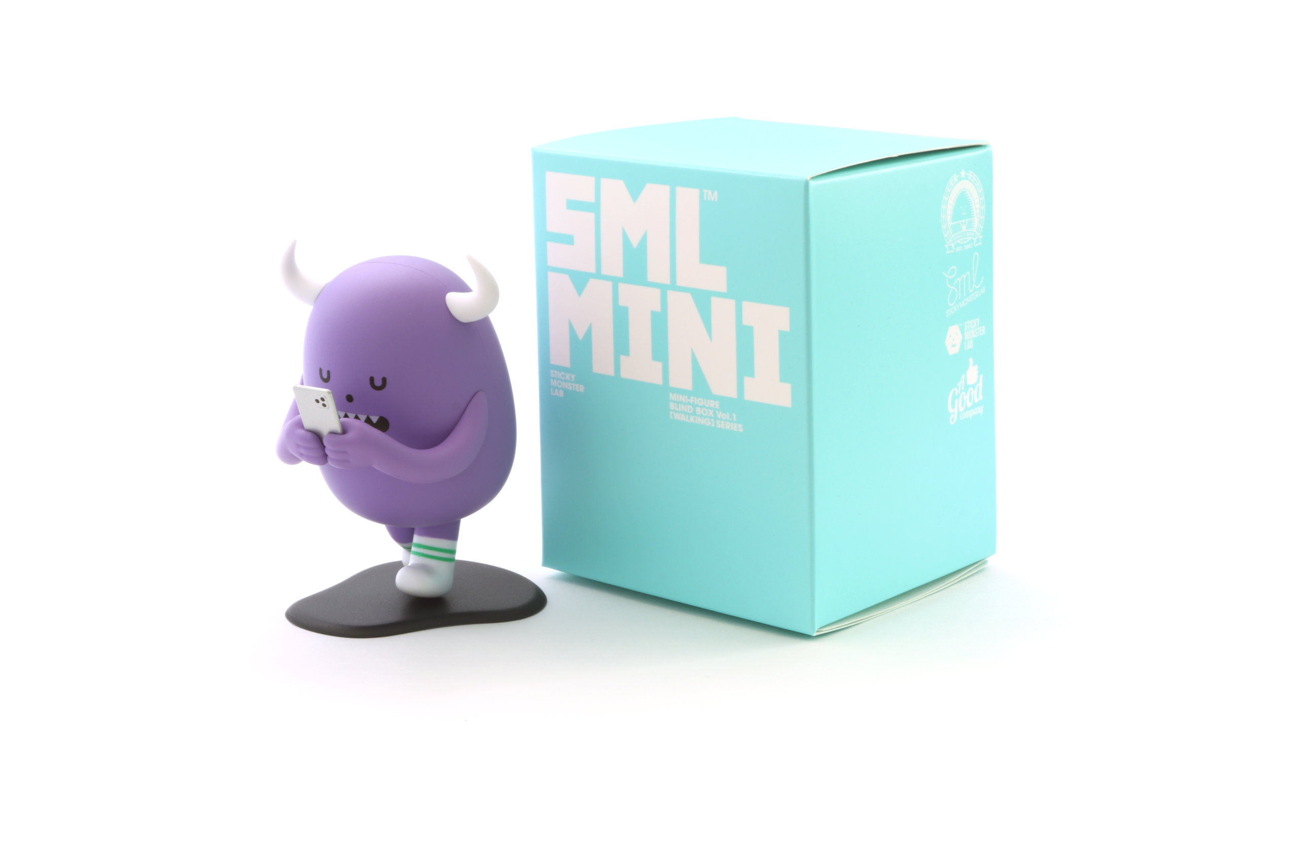 Bigmon動作傳神,分明映射低頭族。