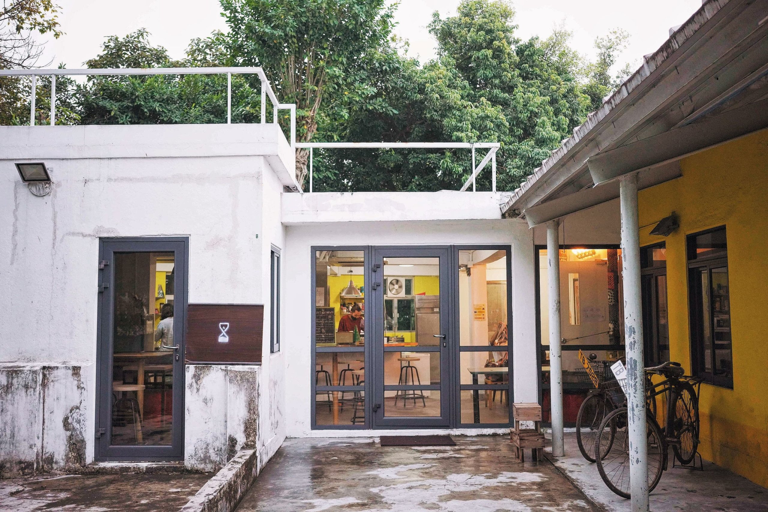 圖書館小屋旁即是社區咖啡實驗小店"Count Down"。