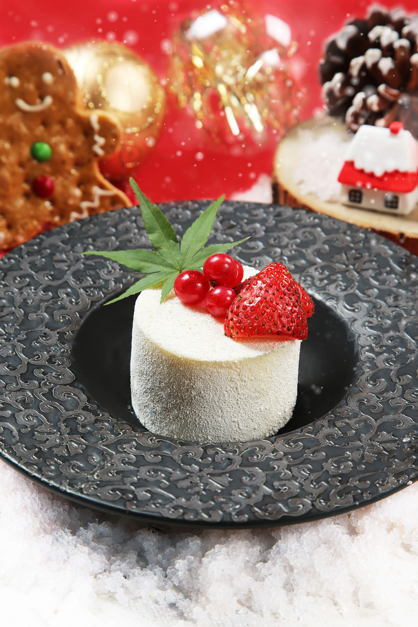 日本草莓白朱古力慕絲,入口有濃郁的草莓幽香和朱古力香醇,充滿甜蜜滋味。