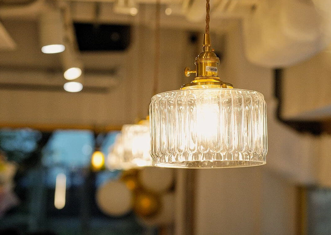 舊式玻璃吊燈,好精美。