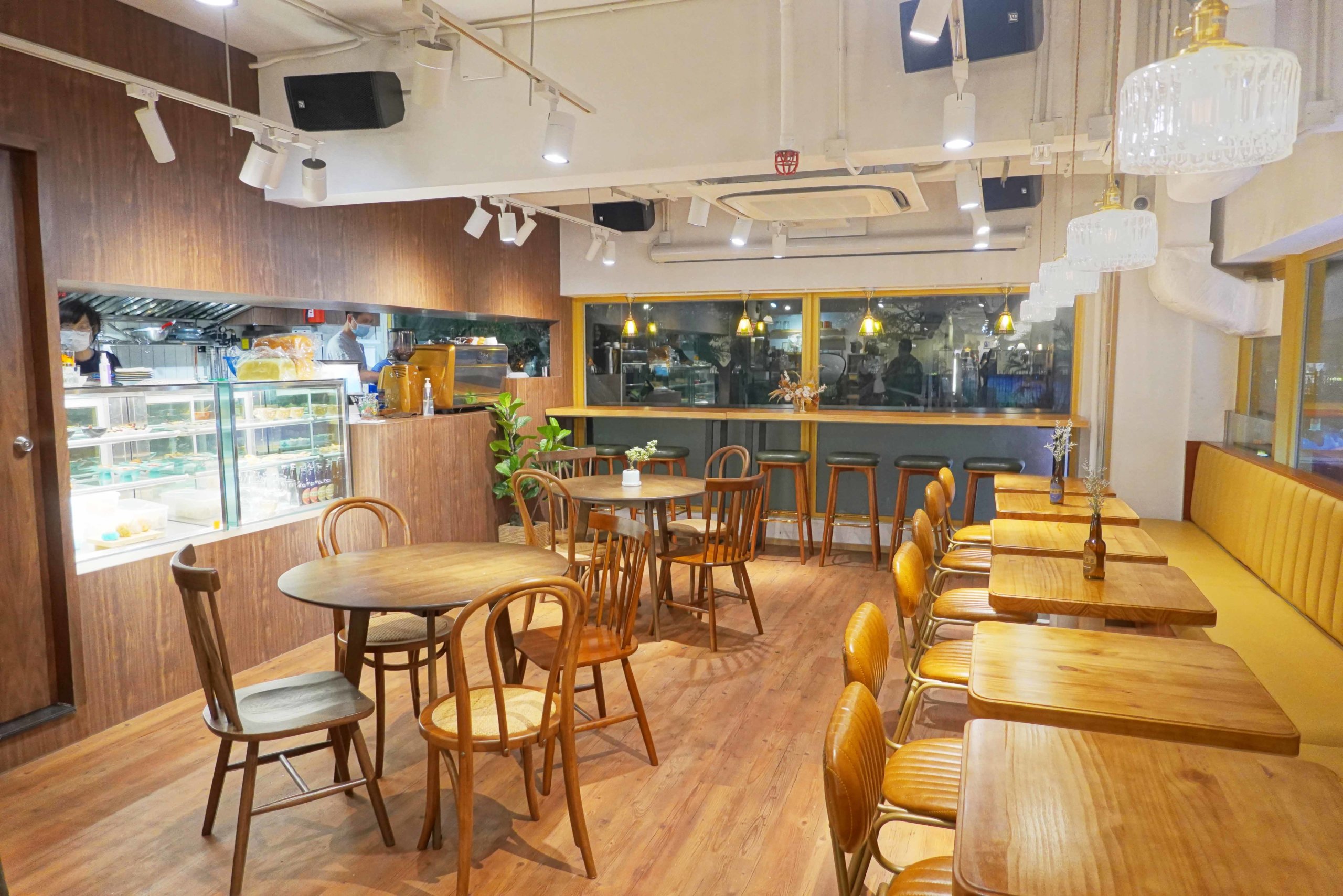 店內均是木家具,連牆身及梳化都是木色,十足京都的喫茶室!