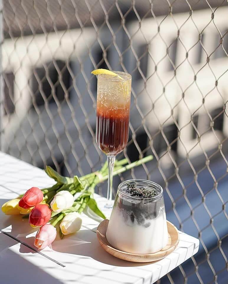 店家仍保留大館特色嘅菱形鐵網,日系得嚟都帶有本土元素。