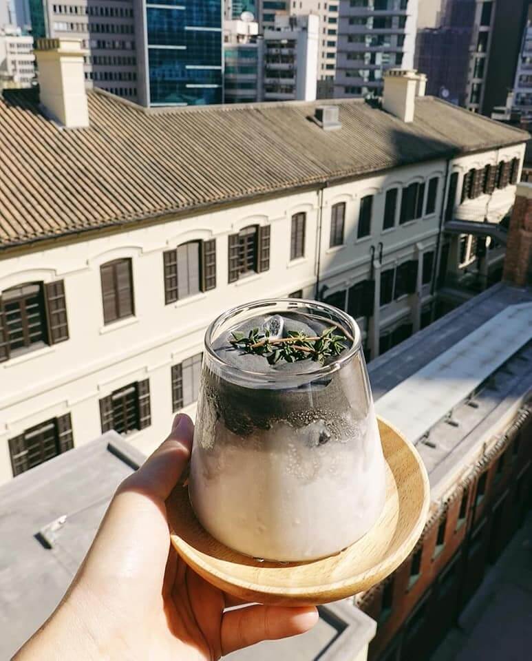 Between Café可俯瞰大館全景,環境開揚。