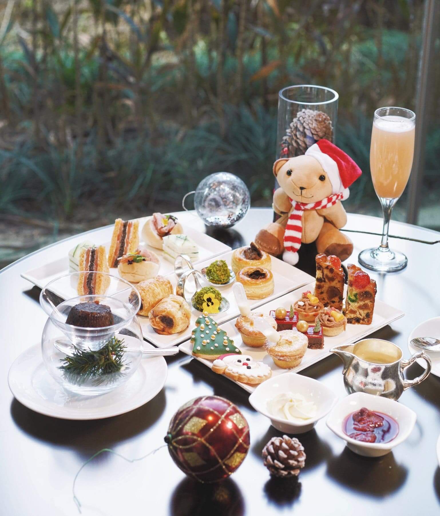 「Waltz of Festive Joys」節慶下午茶, 薈萃一系列傳統節慶美點及經典甜品。