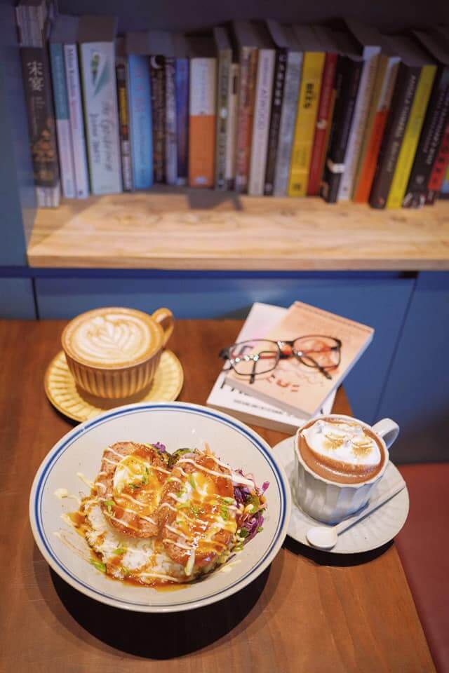 可係同一碟菜中嘗到英國、日本、印度及港式嘅風味，Passepartout主打一系列Fusion菜。