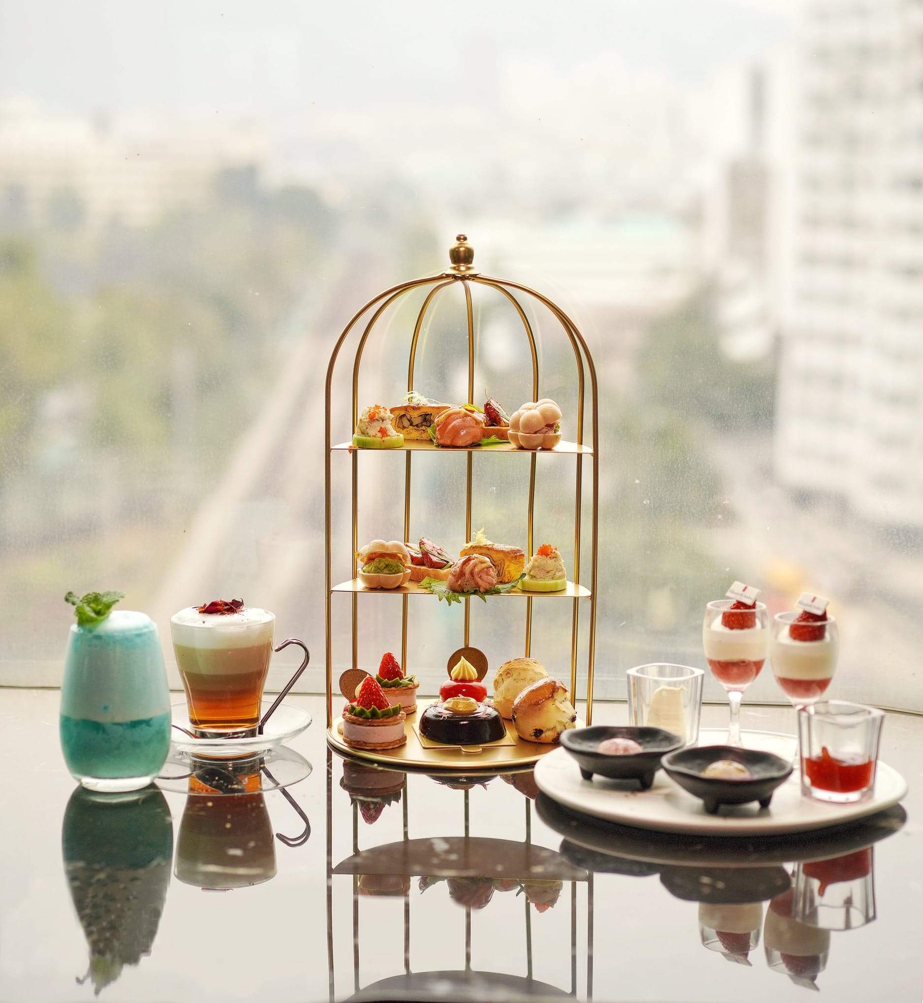 金紅色鹹甜美點,顏色鮮艷而吸睛。