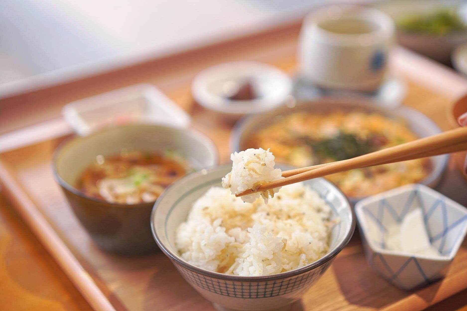 日本珍珠米,上面放滿白飯魚,仲可以無限任添!