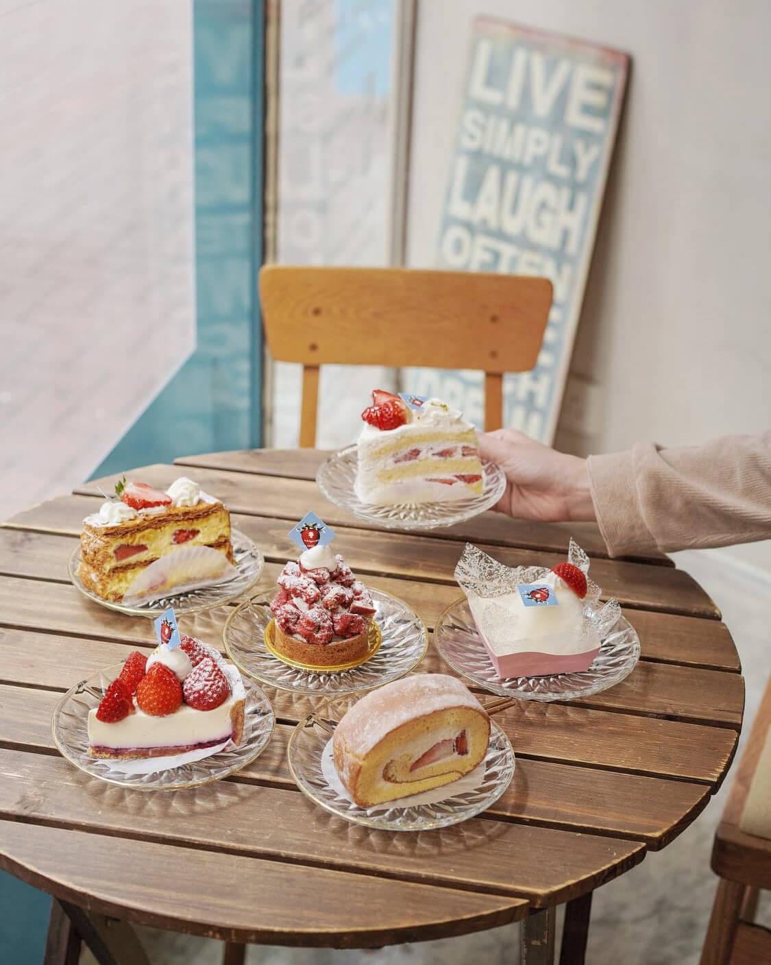 CAFE LIFE新推出一系列由「佐賀莓小姐」(Ichigosan)製成的蛋糕,莓迷們不可錯過!