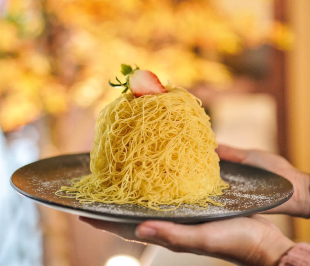 甜薯紗織班戟,外形有啲似炒麵,但食上口好柔軟香甜。