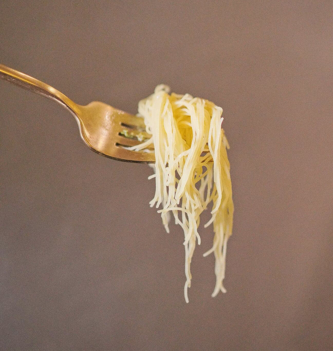 將甜薯壓成幼絲,有助提高甜品口感。