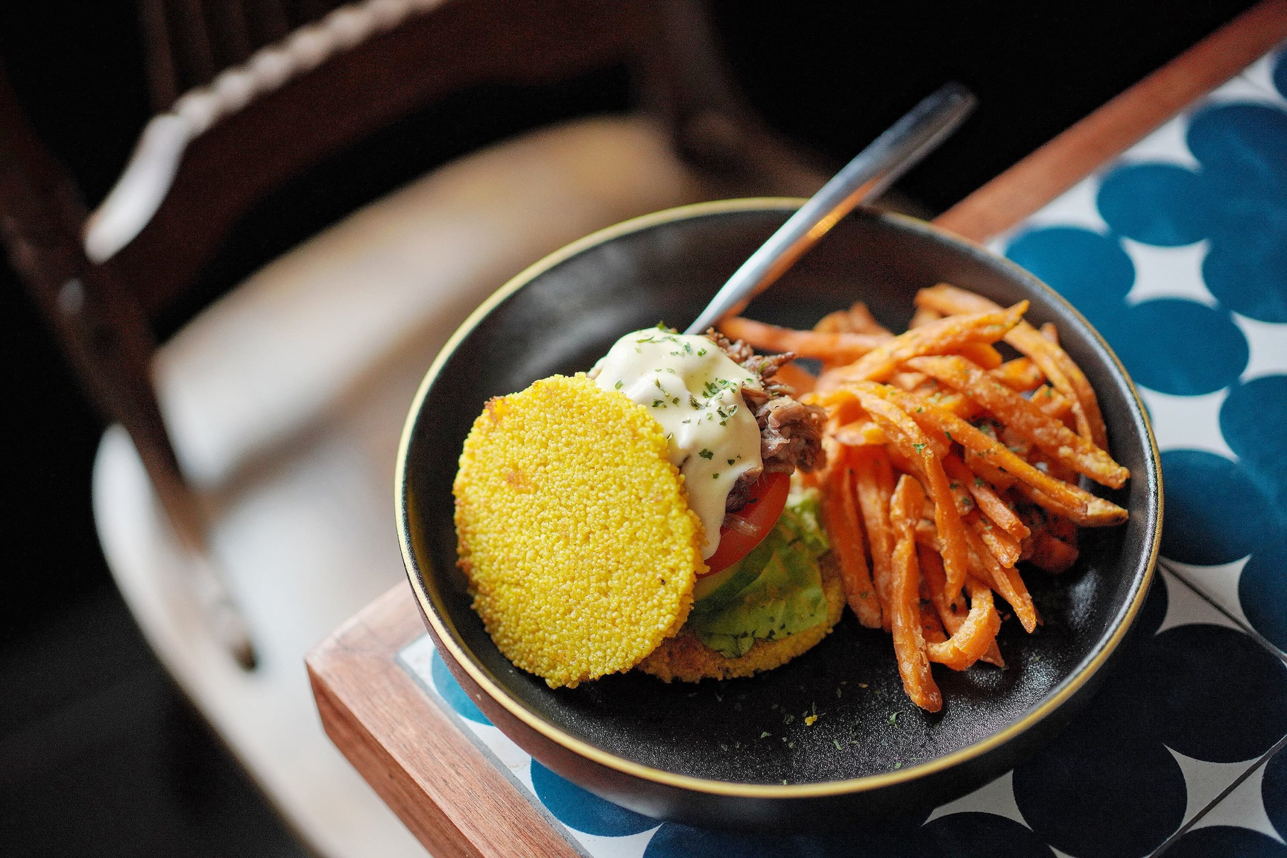 油封鴨脾古斯米漢堡配地瓜薯條