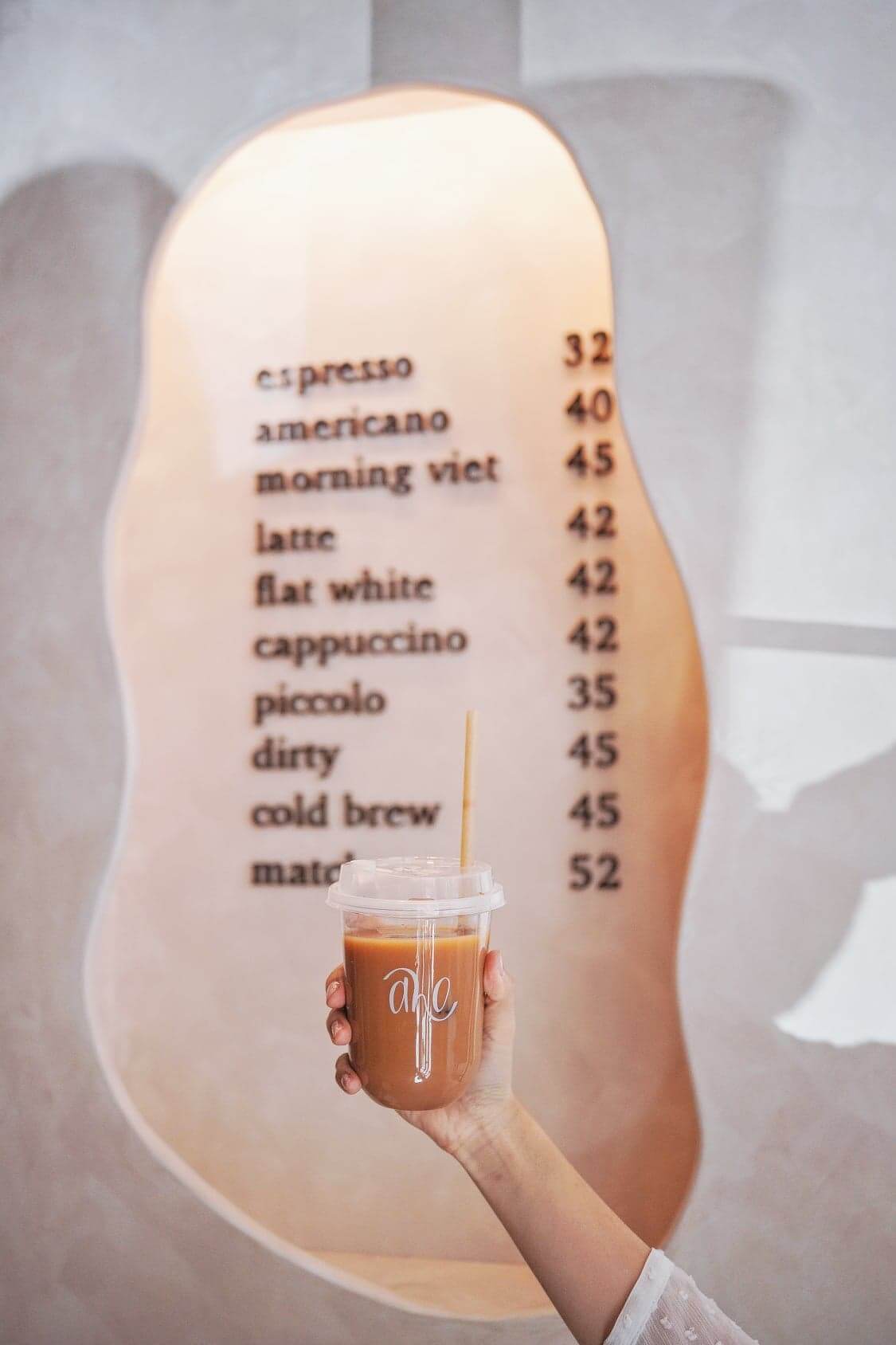 價目表採用沙洞式設計,好沙漠氣息!