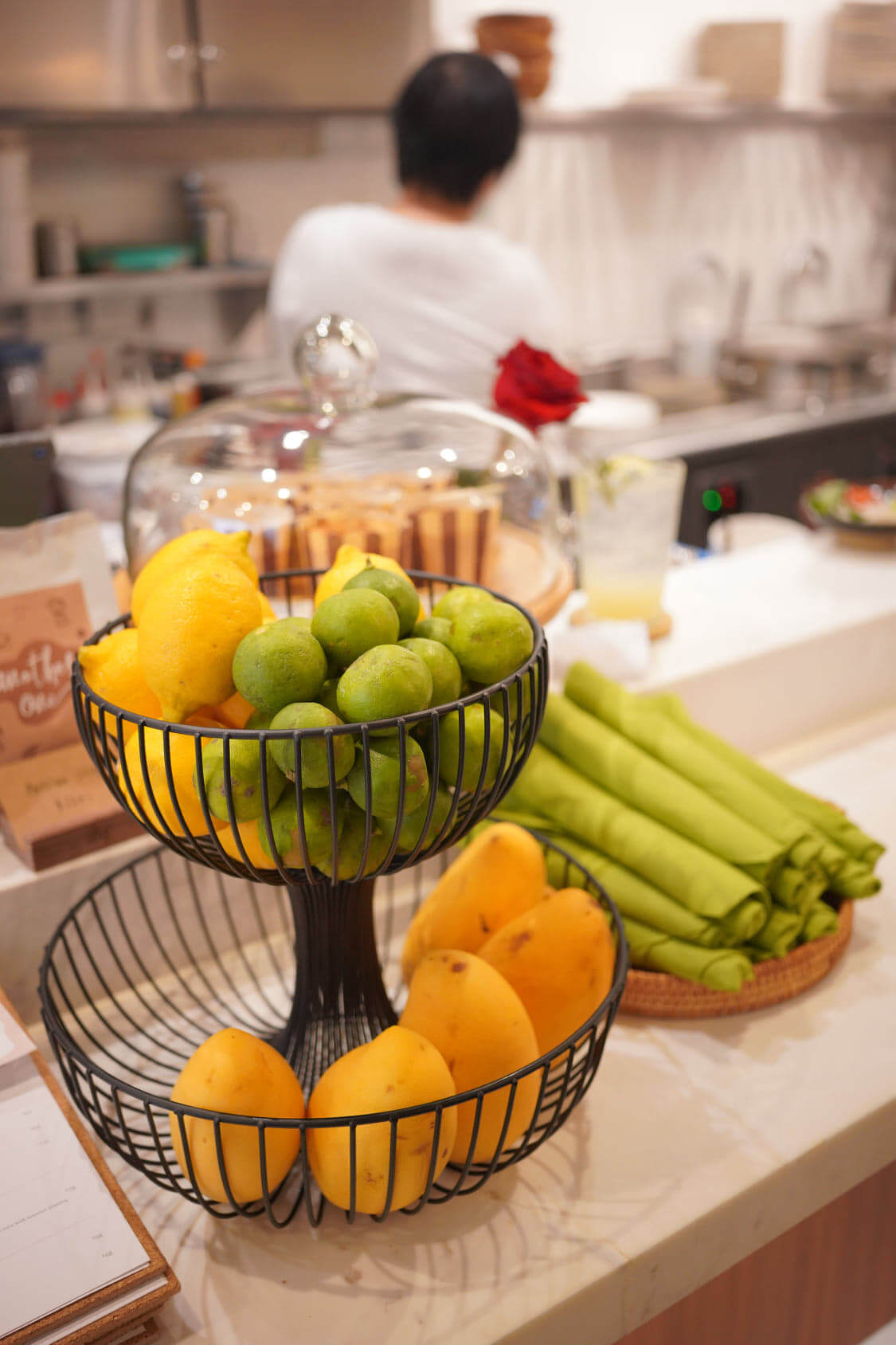 作為一間越法餐廳,店內放滿檸檬及青檸。