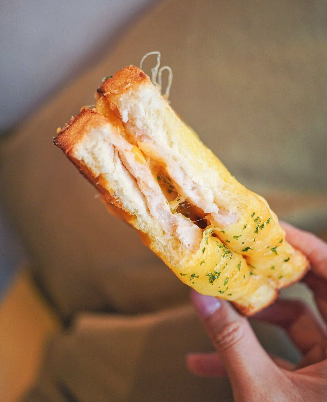 多士內夾有2層蝦滑,蝦滑中又有原隻蝦肉,好有誠意!