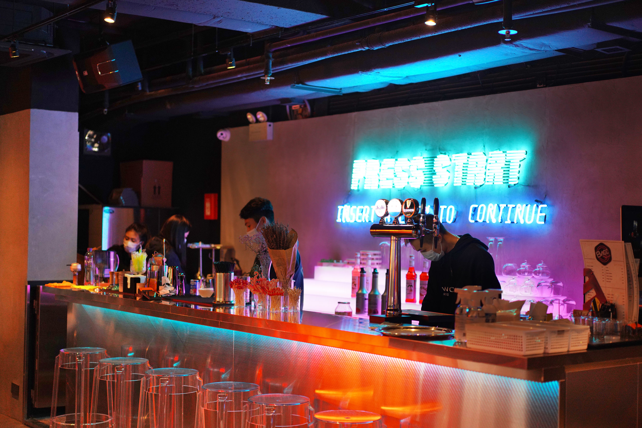 餐廳環境猶如太空基地!