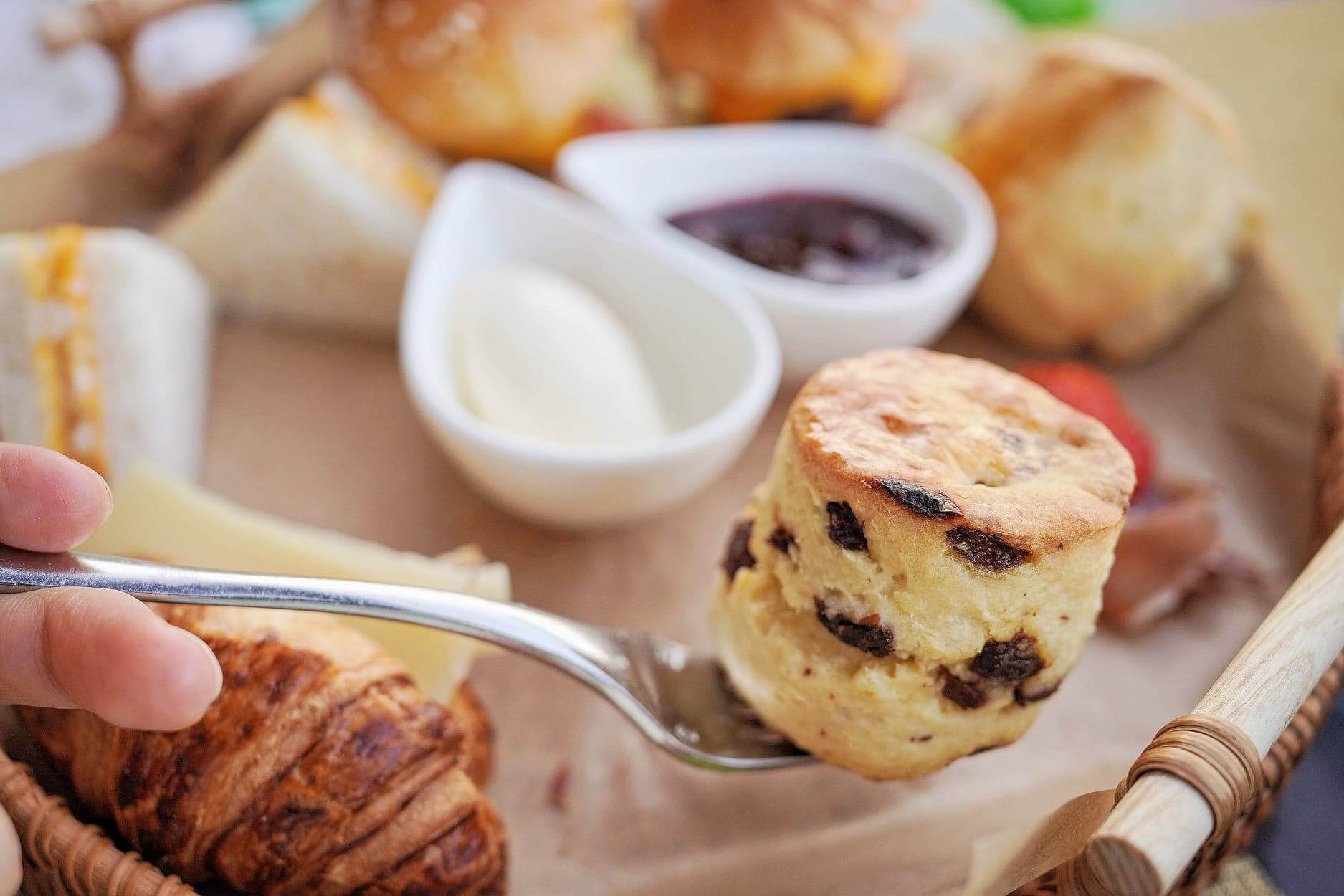 英式鬆餅配草莓果醬 