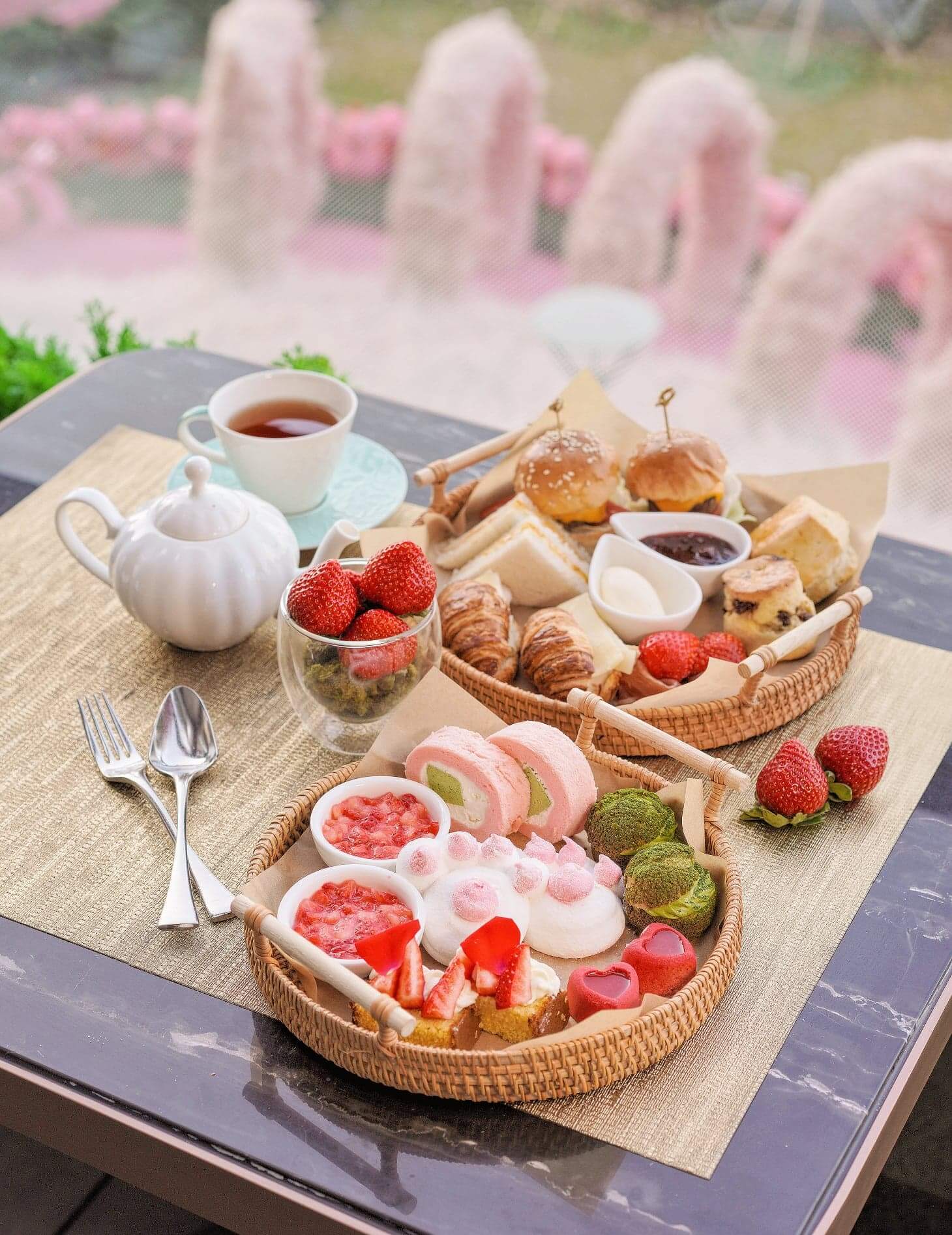 以「博多甜王」打造嘅夢幻下午茶,最啱情人節同一半去食!