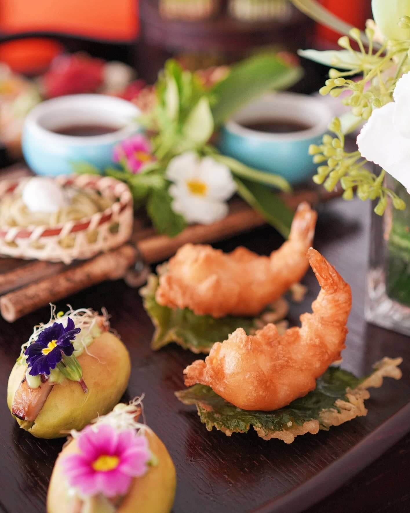 綠茶蕎麥麵配天婦羅蝦及水煮鵪鶉蛋