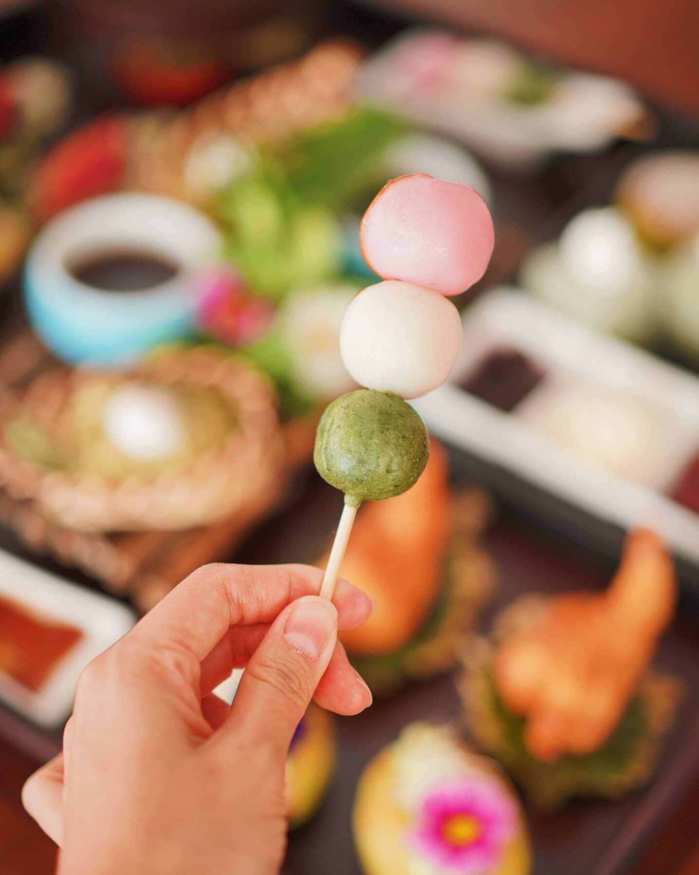 日式三色小丸子串配甜醬油