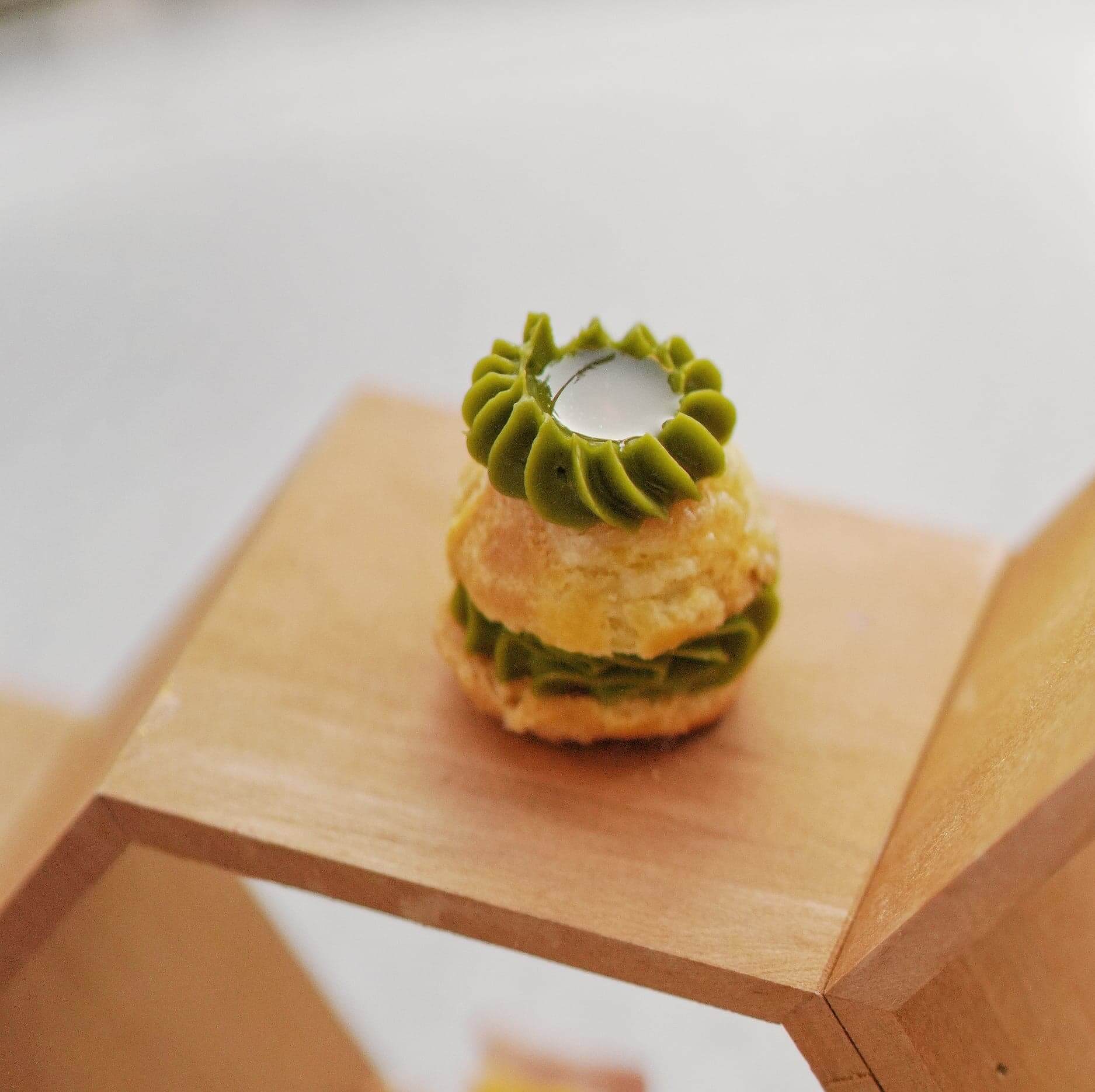 蜜糖綠茶泡芙配蜜糖啫喱波