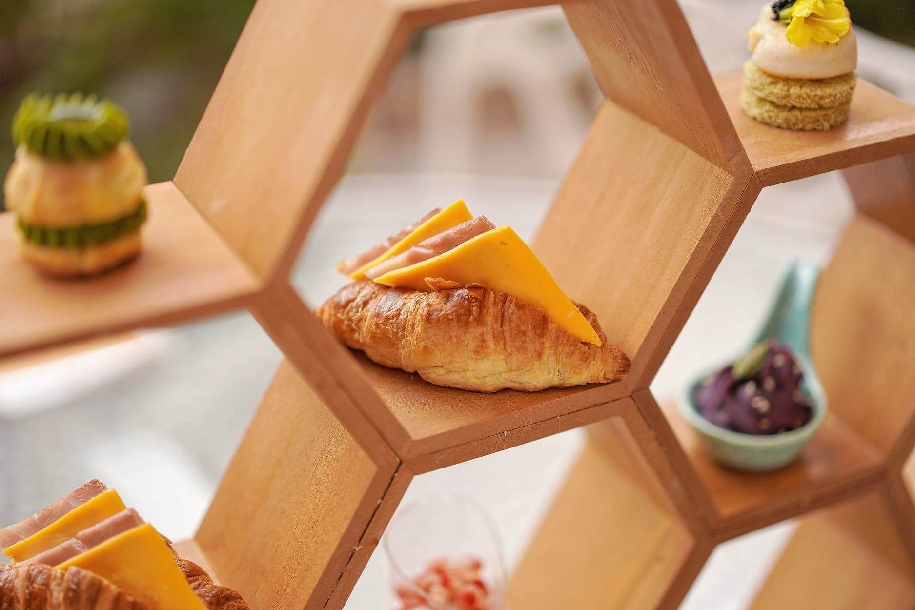 蜜糖火腿芝士配迷你牛角酥