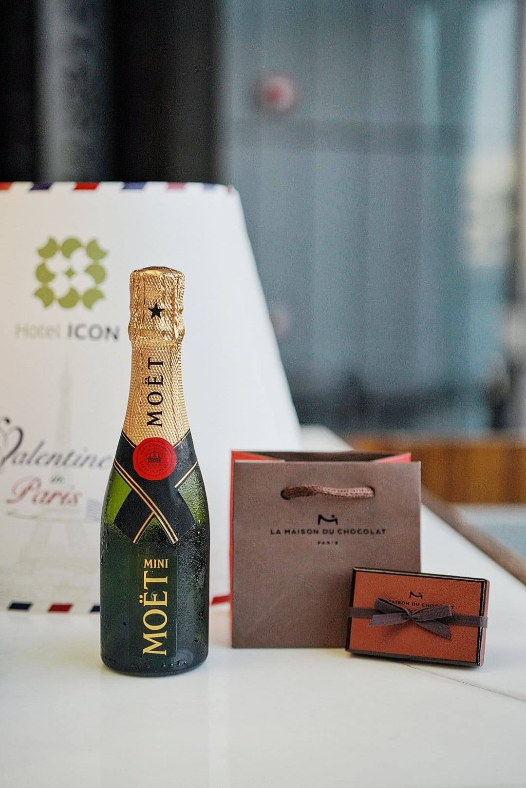 跟Tea奉送Moët & Chandon迷你香檳(200毫升)一枝!