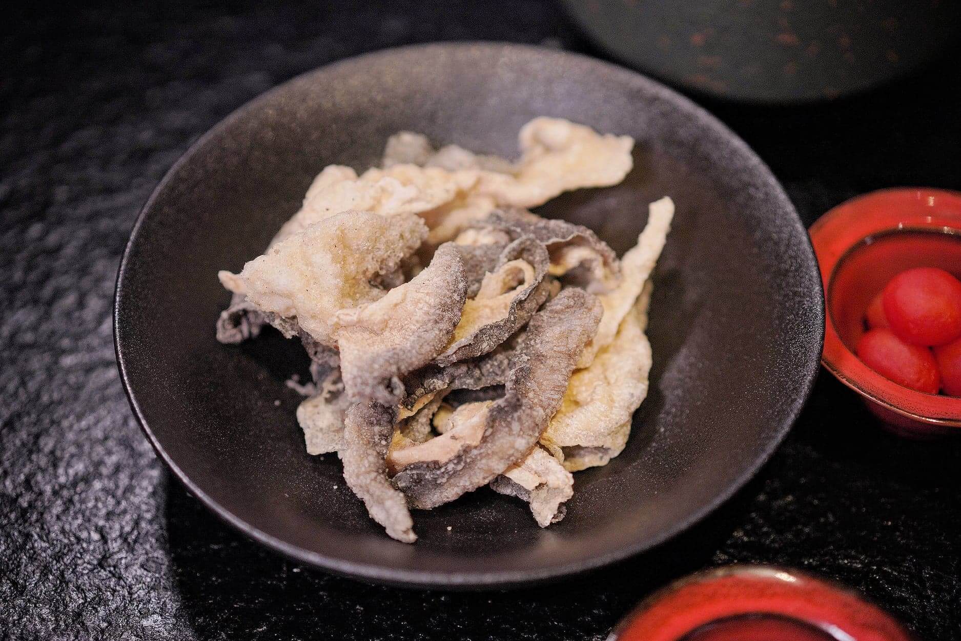 炸魚皮幾大份,浸麻辣湯食,超正!