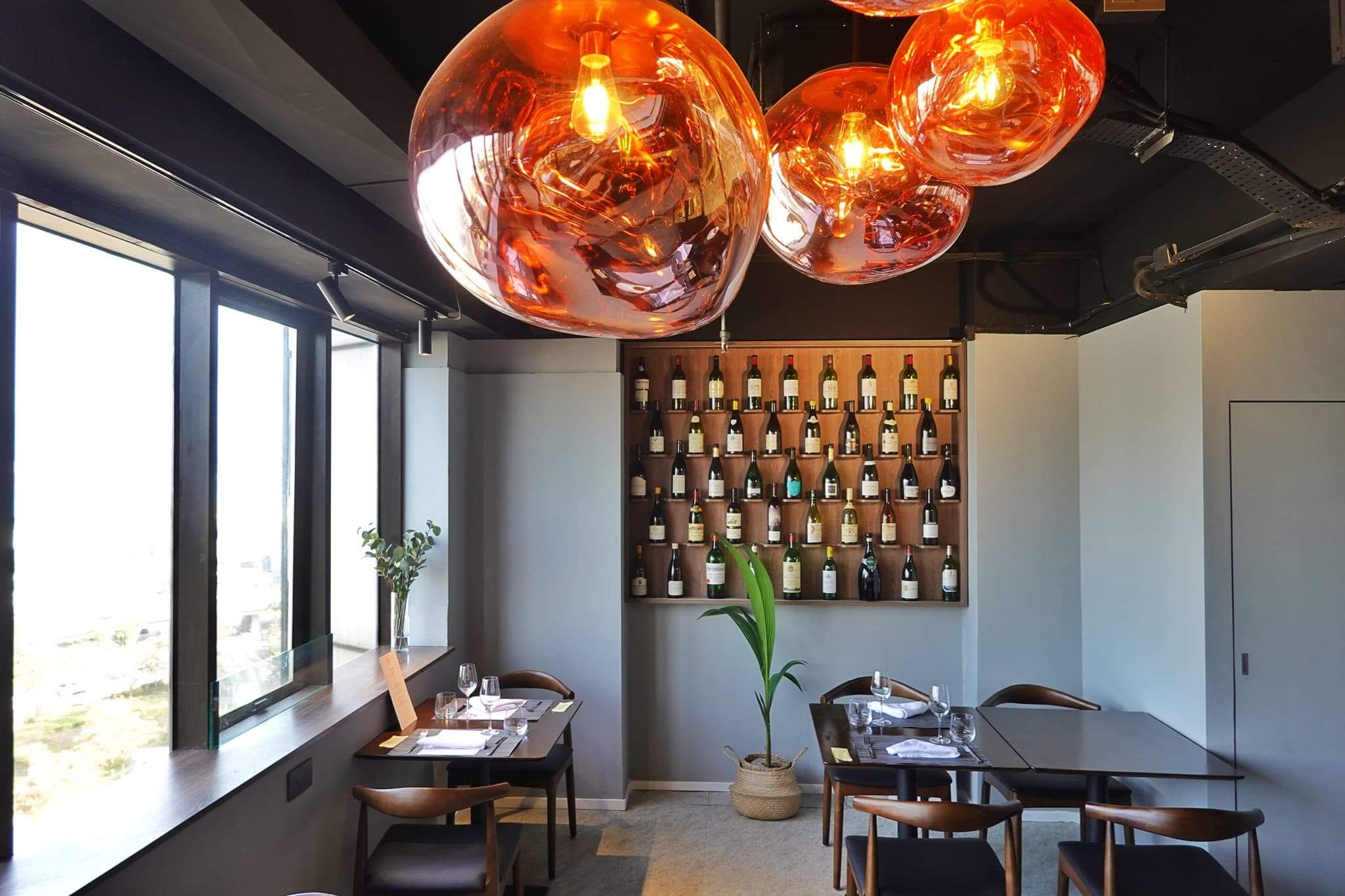 銅鑼灣全新法國菜館terroir,可以邊賞維港靚景,邊嘗美食。