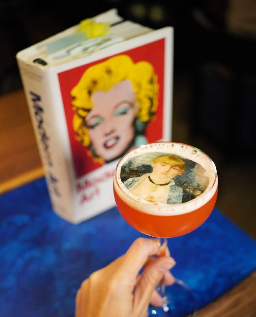 "Folies Lady"靈感取自名畫《A Bar at the Folies-Bergère》，由Hendrick’s Gin＋75 made麝香草＋Lime Juice製成，香甜中帶香草嘅香氣，好易入口！