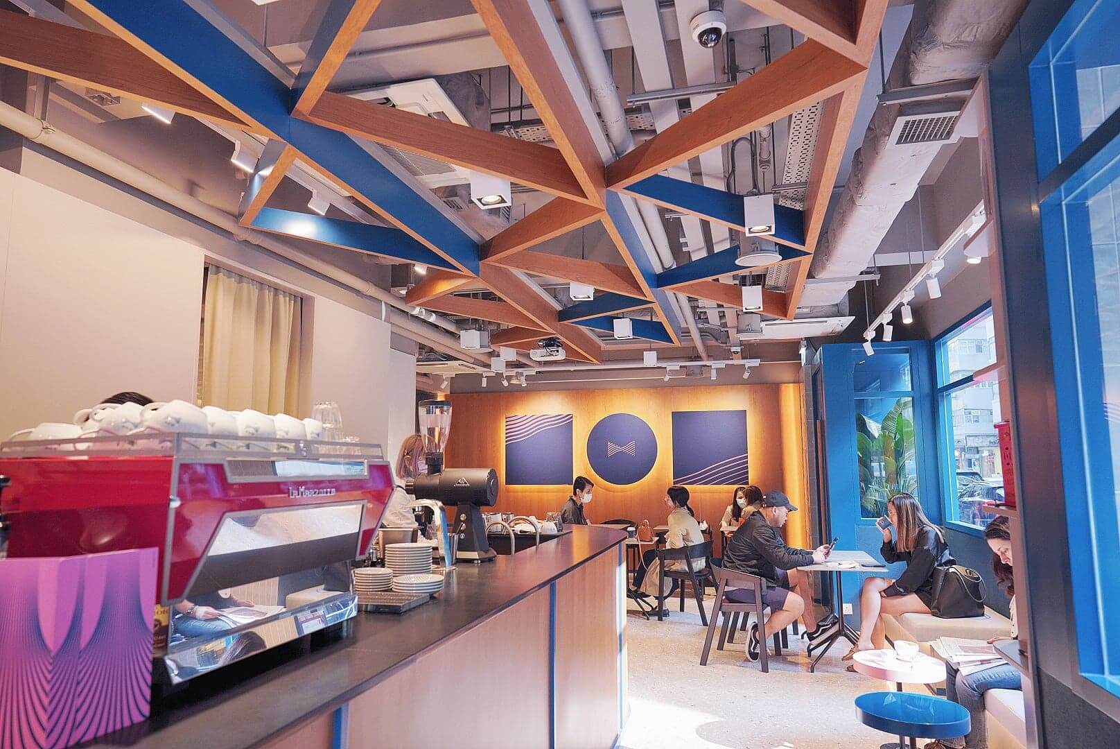 灣仔皇后大道東嘅新Cafe "Bow Coffee" ，又係啡控好去處！