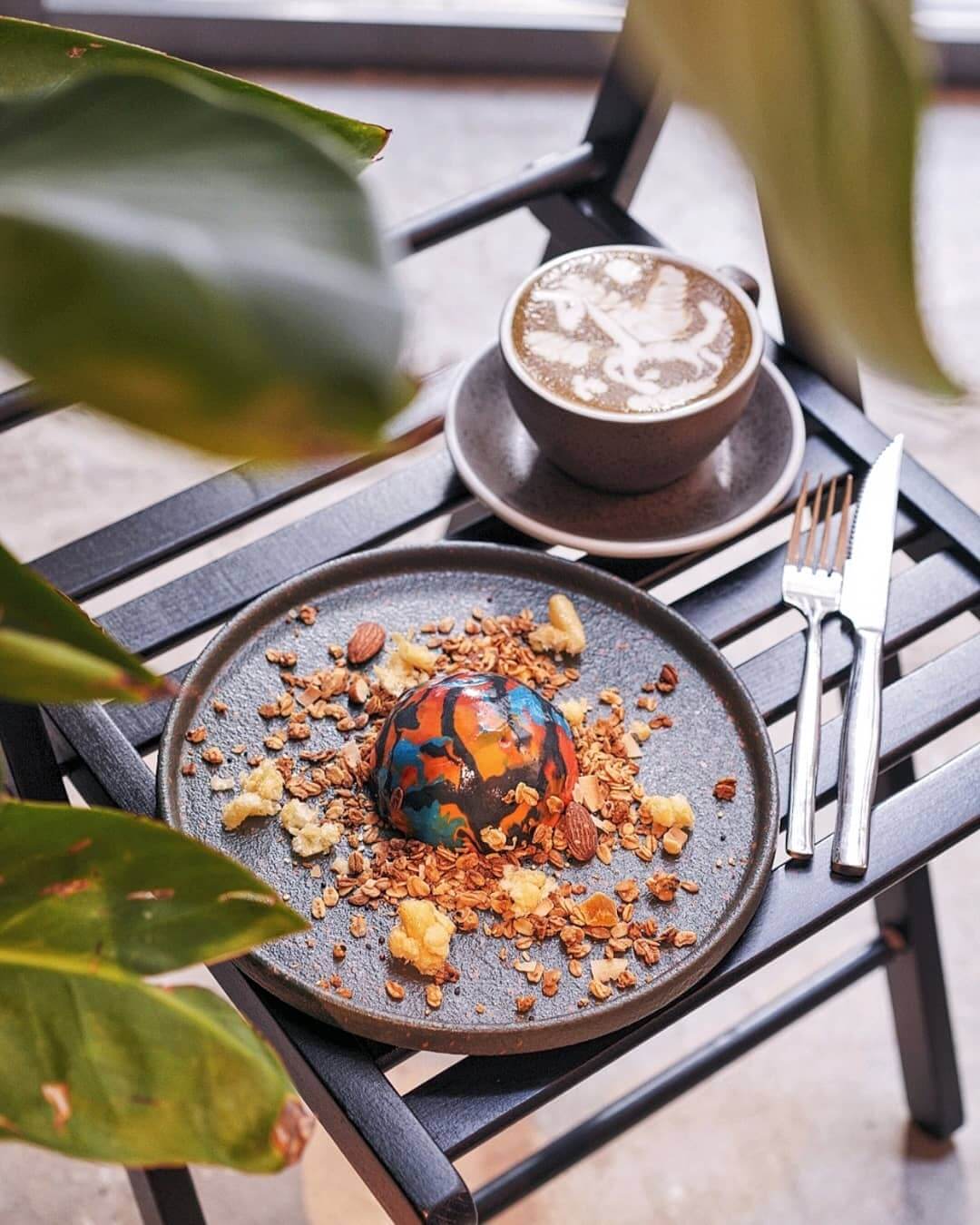 即便蛋糕都製成石質造型，好有心思！