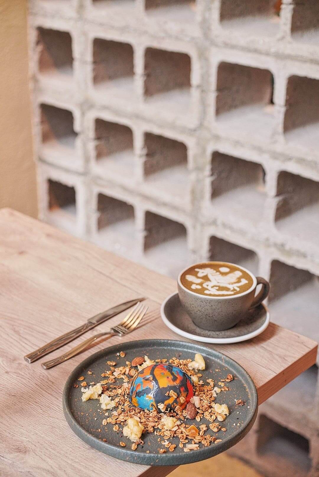 Grotto必試岩石蛋糕"The Azurite"，素食人士都可食用！