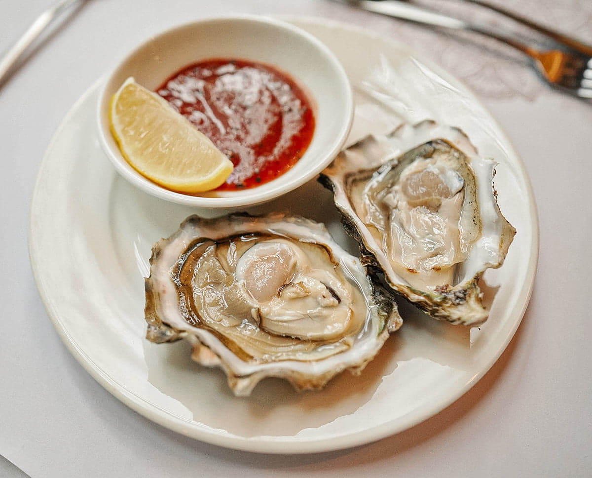 美國石蠔鮮甜肥美，每個客人每次最多可攞2隻。