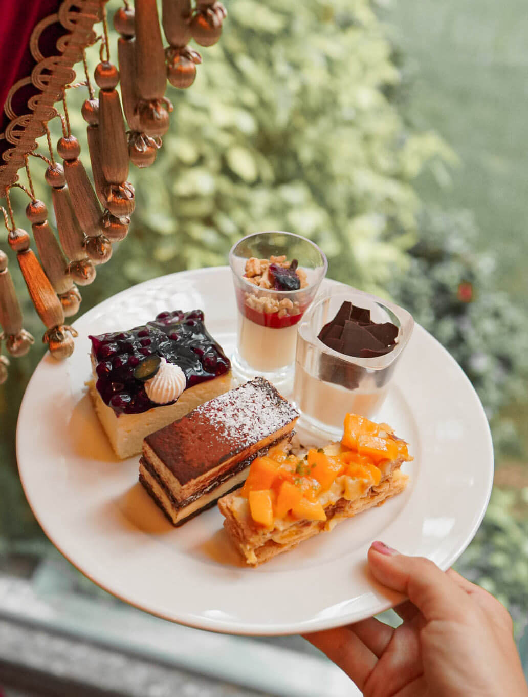 餐廳有近2-30款蛋糕及雪糕，以自助餐嚟講算多！