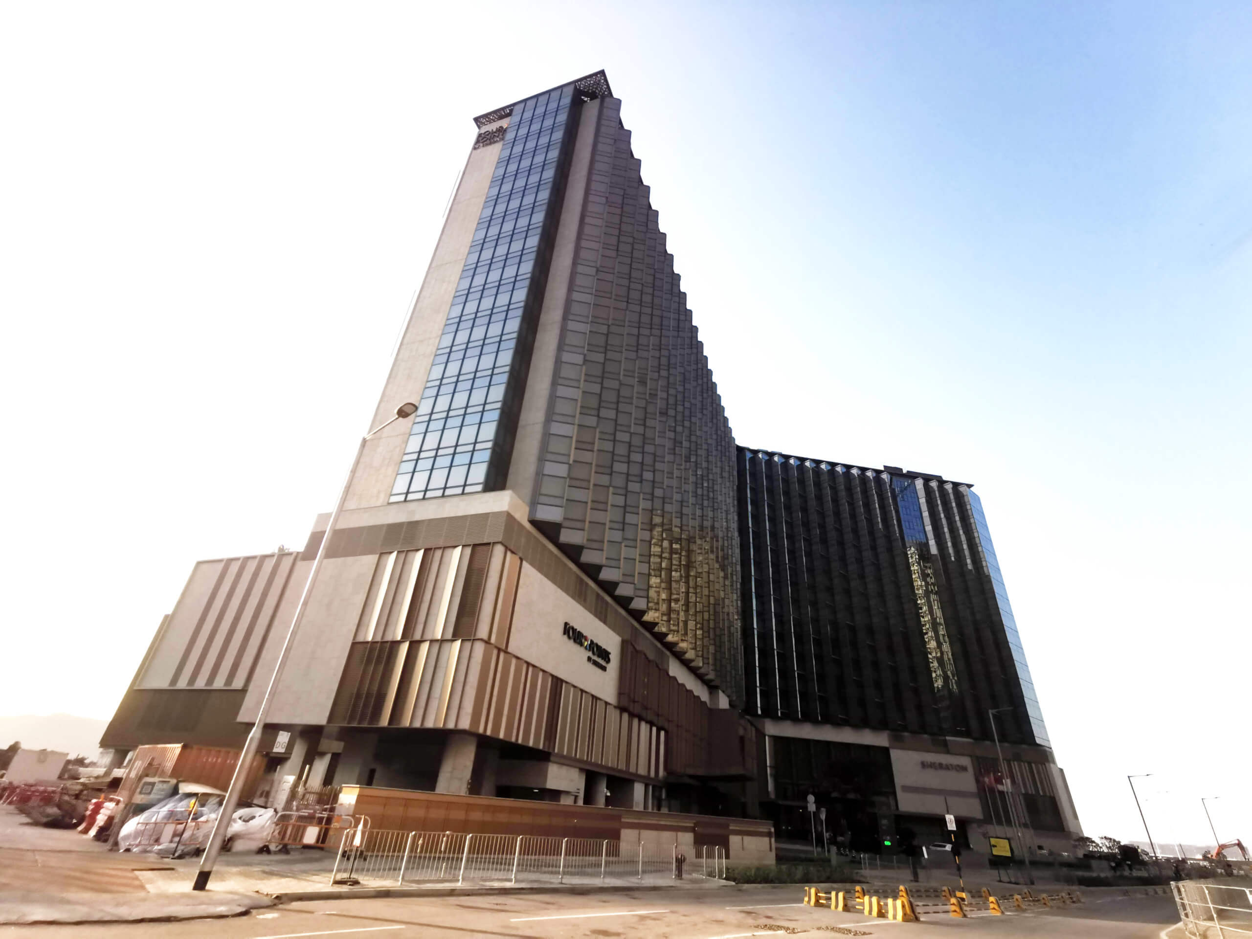 東涌世茂喜來登酒店係近來新開嘅人氣酒店。