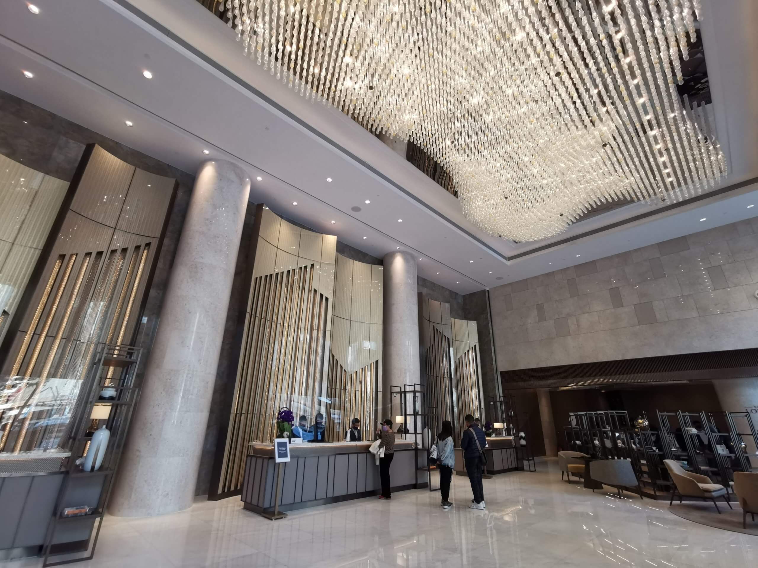 酒店出名樓底高,空間大,比人感覺處處都好開揚。