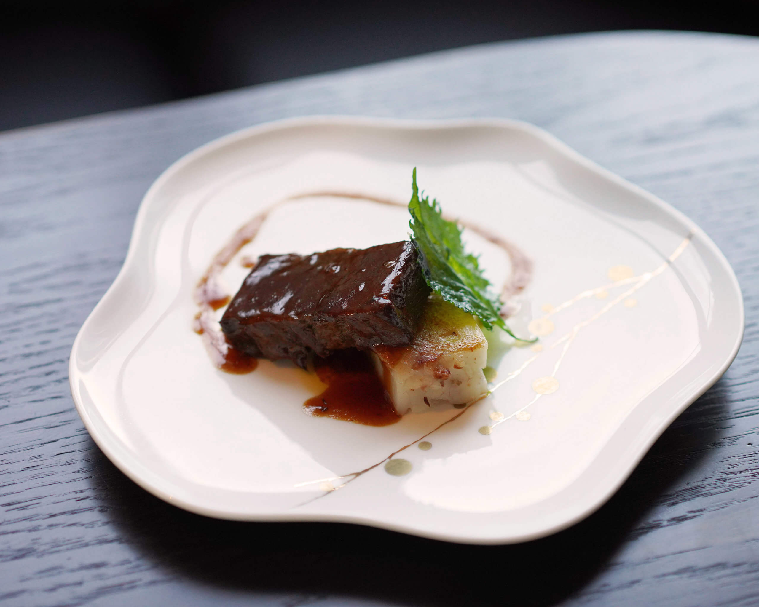 由大嶼山蜜糖煮製嘅蜂蜜牛肉。