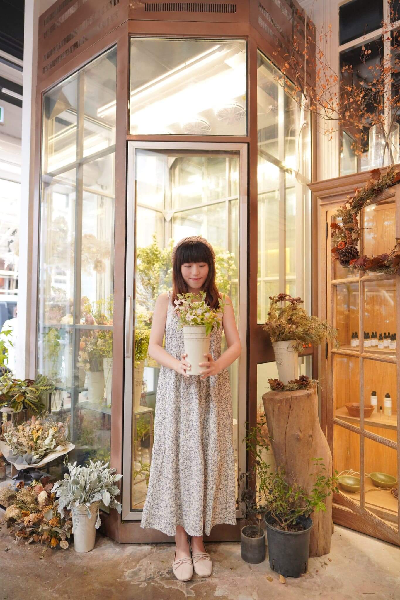 除咗餐飲,亦可係店內買各式各樣嘅盆栽。