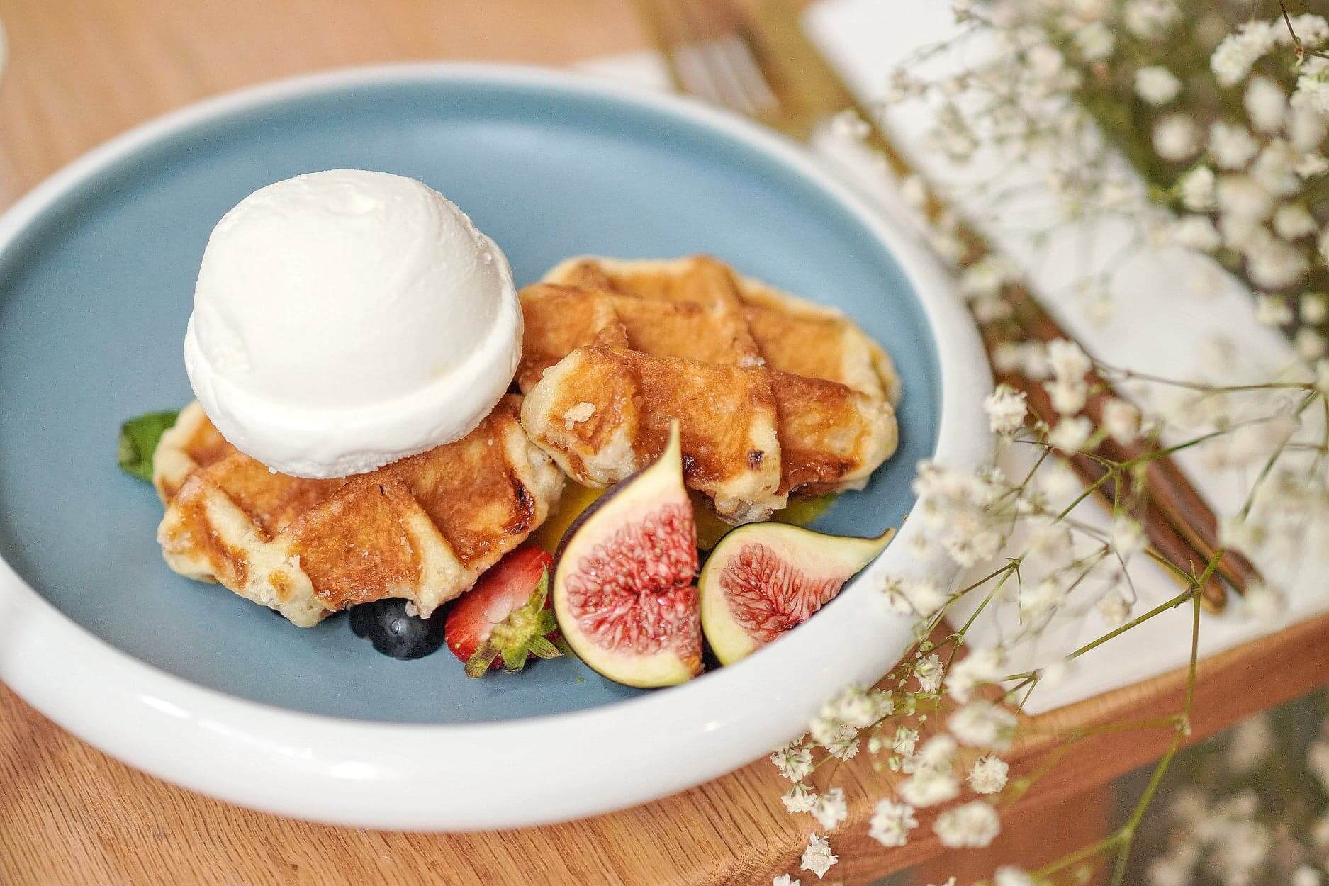 窩夫味道一般,勝在水果多。