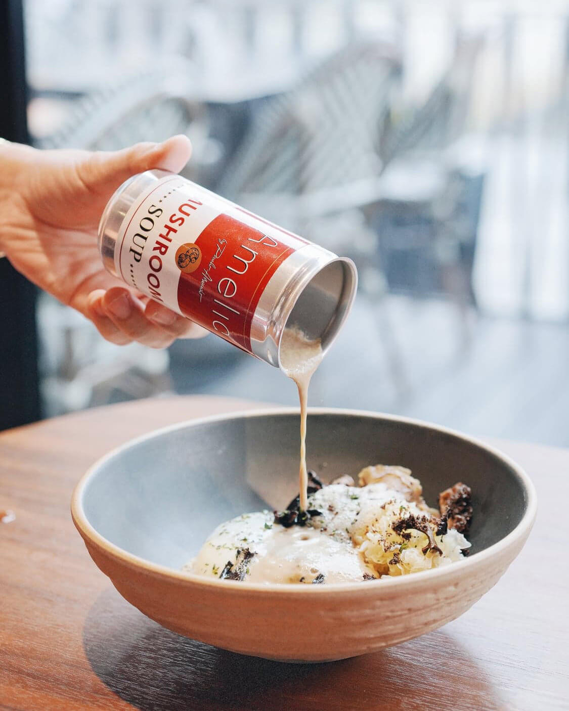 師傅以Andy Warhol嘅金寶湯pop art為題,設計出獨特嘅香甜菇湯。