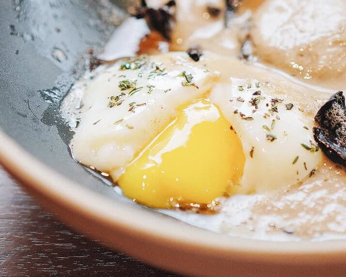 湯底有溫泉,口感更顯濃厚。