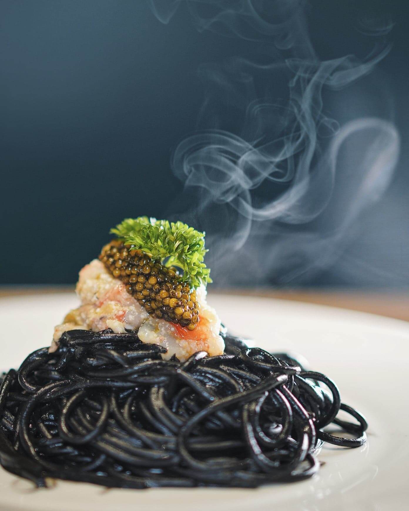 紅蝦他他魚子醬墨汁意粉