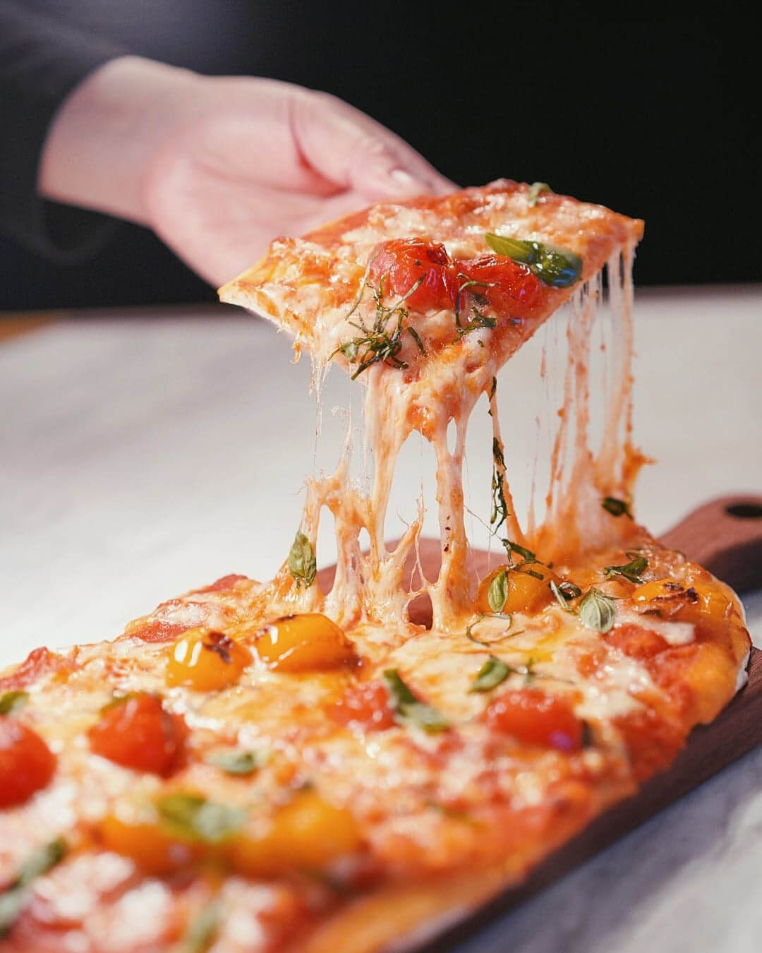 用上24個月風乾嘅鬈毛豬火腿，肉味濃郁，口感份外精細柔軟。