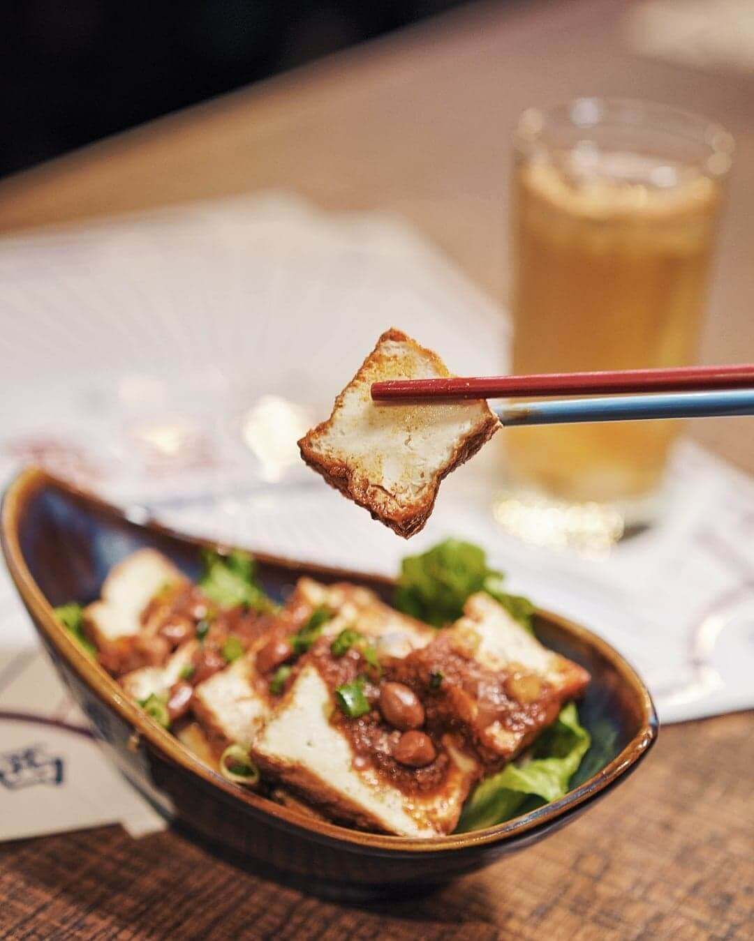 餐廳對馬拉嘅「辣」同樣執著，以蝦膏、蝦米與辣椒自家製成參巴辣醬。