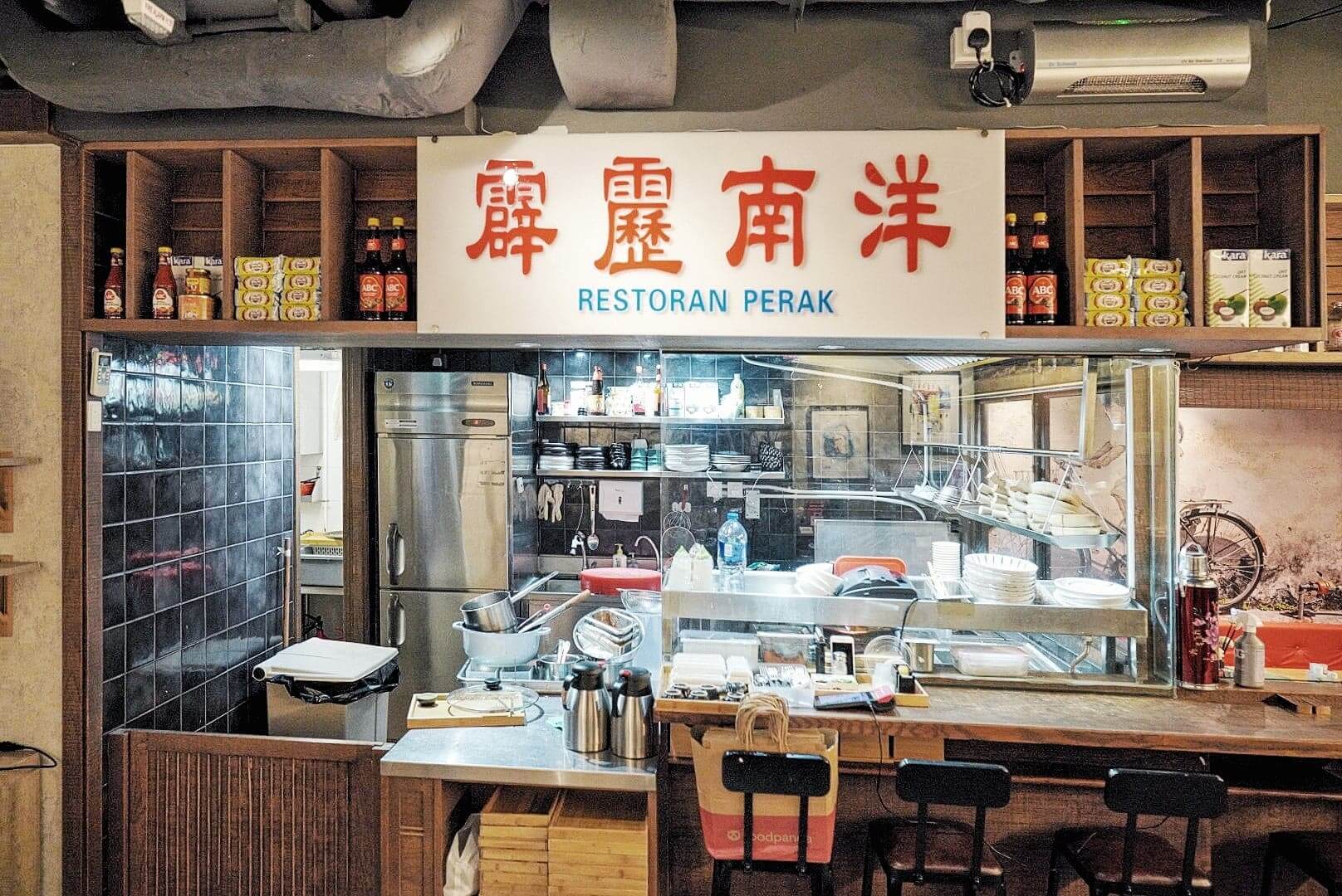 雖為室內，不過環境卻設計得甚有馬拉大排檔風味！