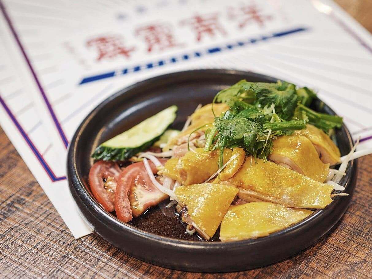 雞件底部全係怡保嘅肥仔芽菜，好正！